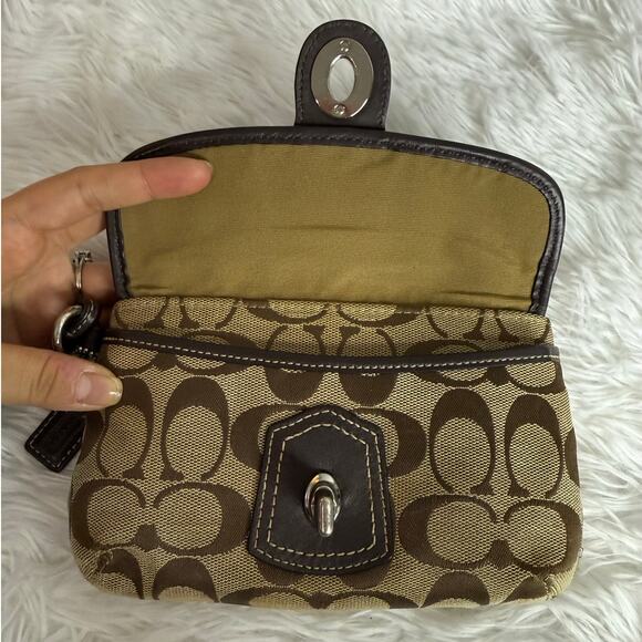y2k COACH Turnlock Brown Signature Canvas Wristlet - Picture 5 of 10